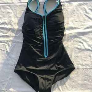 NEW! w/Tags 1-PC SZ2 Black Delimira Swim Suit Ruched Zip Front Bra/Cups MFSR $62